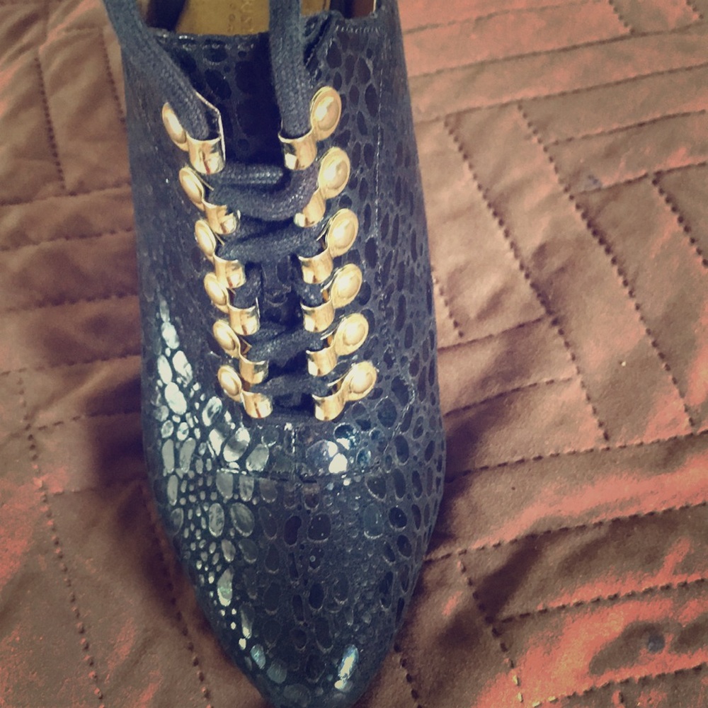 Fun ankle boot